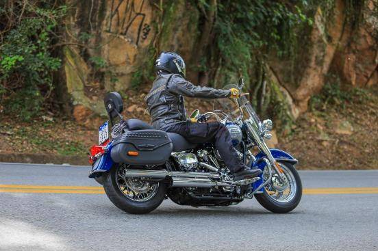 HARLEY-DAVIDSON SOFTAIL HERITAGE CLASSIC 114 